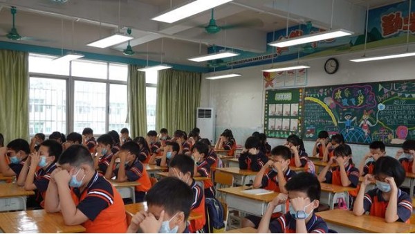 維格教育照明，點(diǎn)亮孩子未來的教室護(hù)眼燈