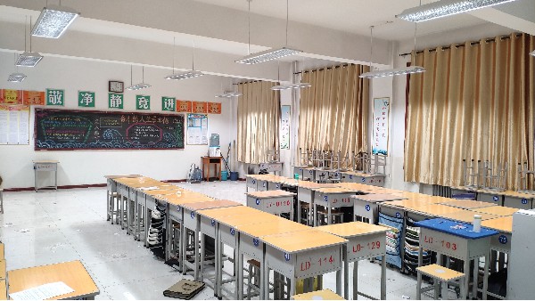 近視超6億上熱搜！教室照明改造只是“新燈換舊燈”？