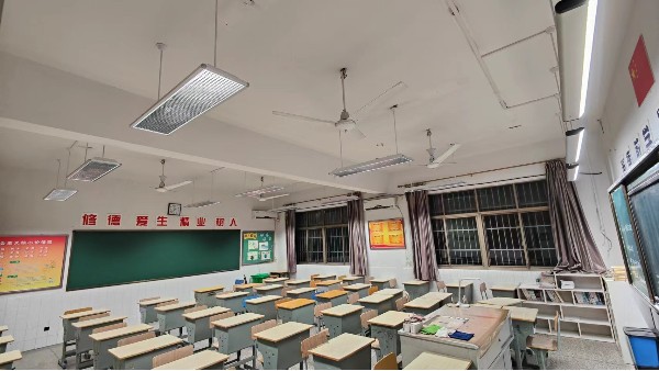維格教育照明——點(diǎn)亮學(xué)生未來(lái)的黑板燈