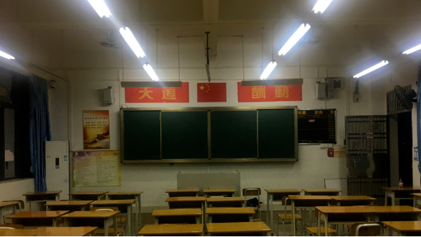 如何通過LED教室護(hù)眼燈具？做好青少年的近視防控