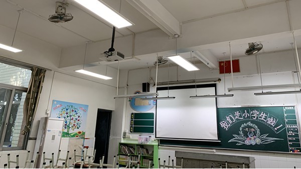 <i style='color:red'>看不清</i>黑板？教室照明的反光、眩光問(wèn)題應(yīng)該怎么處理？